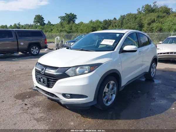 3CZRU5H57HM707785 2017 HONDA HR-V - Image 2