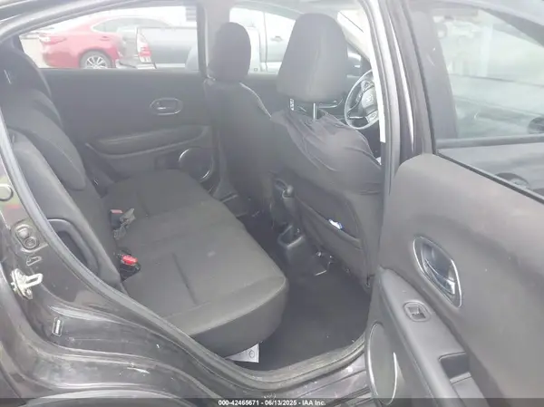 3CZRU5H57HM716390 2017 HONDA HR-V - Image 8