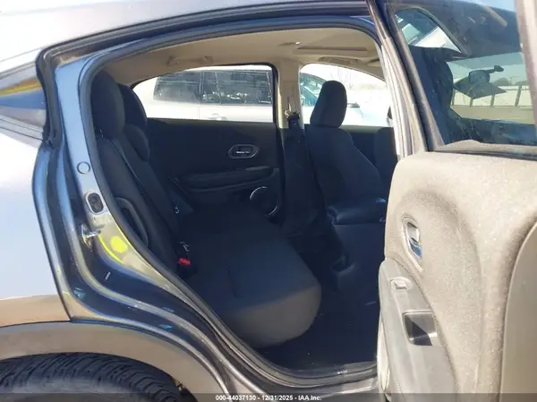 3CZRU5H57HM716647 2017 HONDA HR-V - Image 8