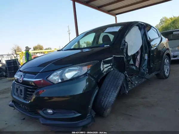 3CZRU5H57HM717927 2017 HONDA HR-V - Image 2