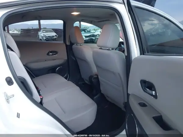 3CZRU5H57HM722240 2017 HONDA HR-V - Image 8
