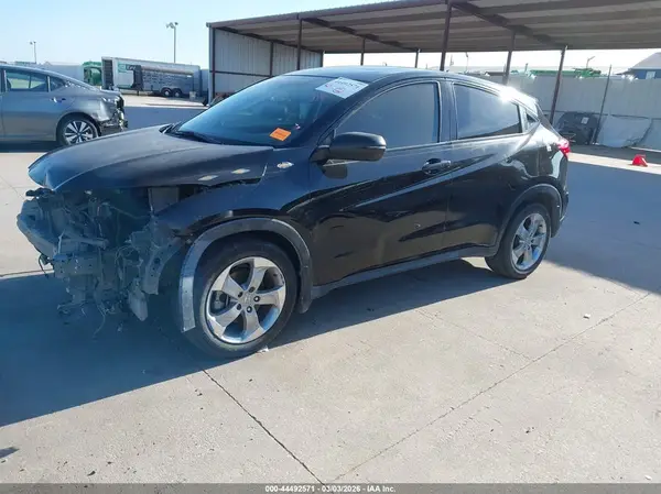 3CZRU5H57HM723310 2017 HONDA HR-V - Image 2