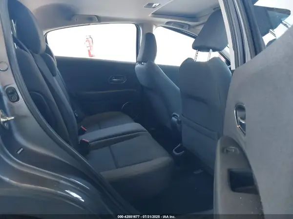 3CZRU5H57KM718065 2019 HONDA HR-V - Image 8