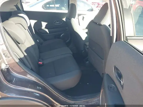 3CZRU5H57KM718860 2019 HONDA HR-V - Image 8