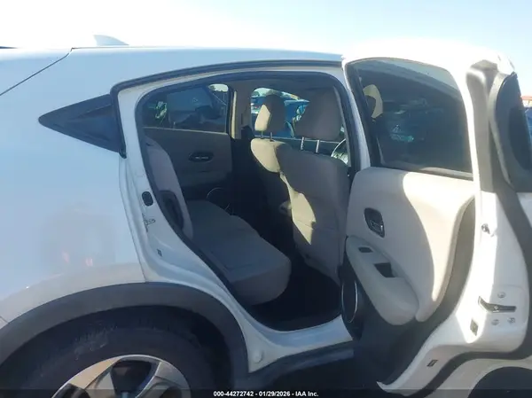 3CZRU5H58HM702143 2017 HONDA HR-V - Image 8