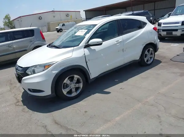 3CZRU5H58HM707603 2017 HONDA HR-V - Image 2