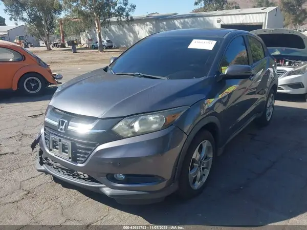 3CZRU5H58HM716608 2017 HONDA HR-V - Image 2