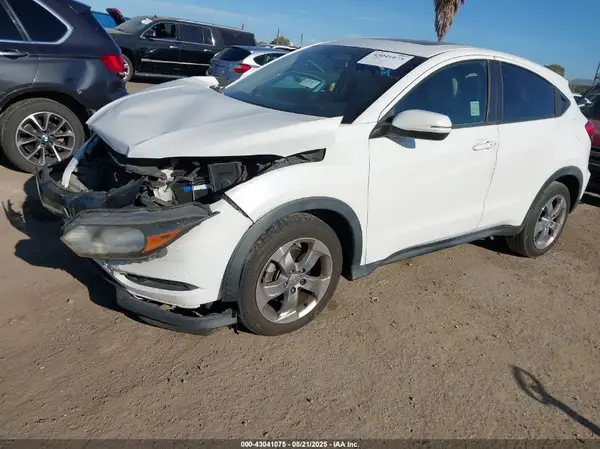 3CZRU5H58HM718245 2017 HONDA HR-V - Image 2