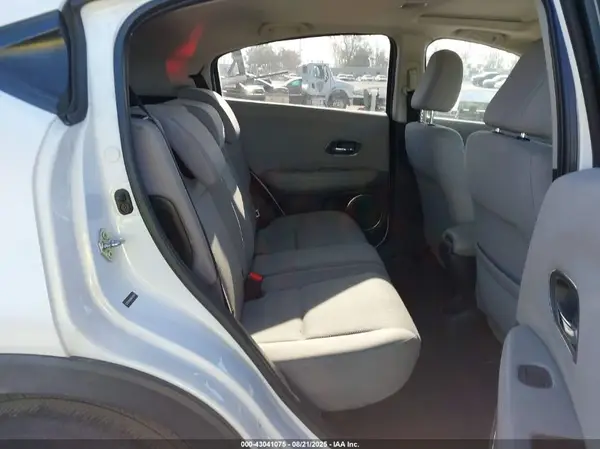 3CZRU5H58HM718245 2017 HONDA HR-V - Image 8