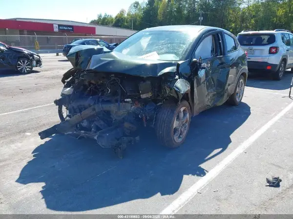 3CZRU5H58HM727883 2017 HONDA HR-V - Image 2