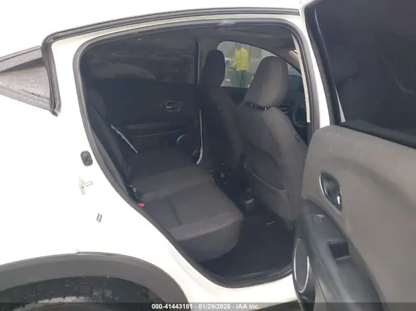 3CZRU5H58KM705230 2019 HONDA HR-V - Image 8