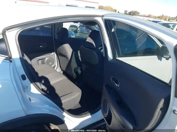 3CZRU5H58KM722657 2019 HONDA HR-V - Image 8