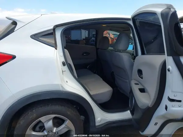 3CZRU5H59GM723680 2016 HONDA HR-V - Image 8
