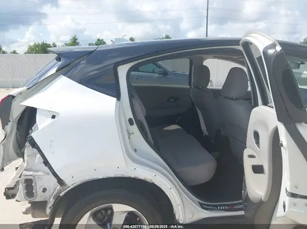 3CZRU5H59HM722286 2017 HONDA HR-V - Image 8