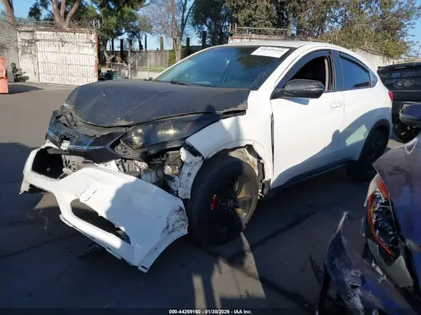 3CZRU5H59HM726807 2017 HONDA HR-V - Image 2
