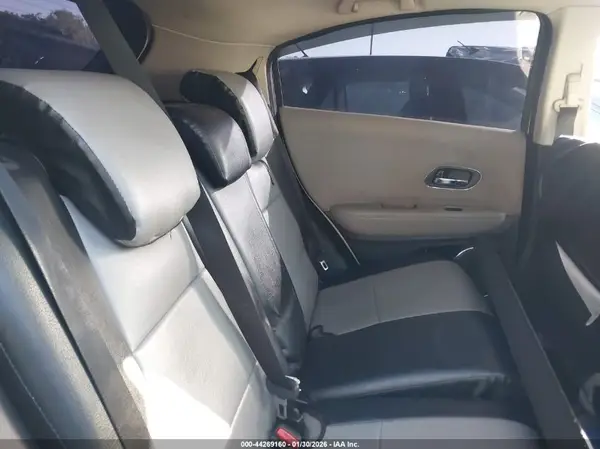 3CZRU5H59HM726807 2017 HONDA HR-V - Image 8