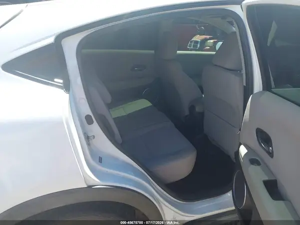 3CZRU5H59JM700276 2018 HONDA HR-V - Image 8