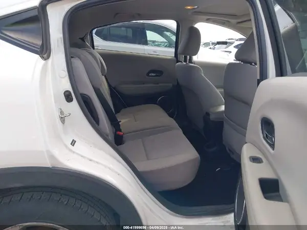 3CZRU5H5XHM725195 2017 HONDA HR-V - Image 8