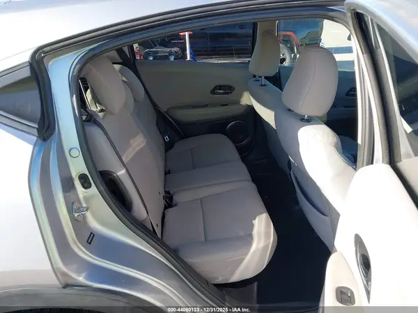 3CZRU5H5XJG706067 2018 HONDA HR-V - Image 8