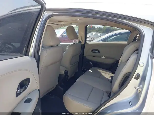 3CZRU5H70HM703210 2017 HONDA HR-V - Image 8