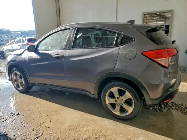3CZRU5H70HM715065 2017 HONDA HR-V - Image 2