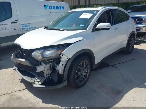 3CZRU5H70HM715552 2017 HONDA HR-V - Image 2