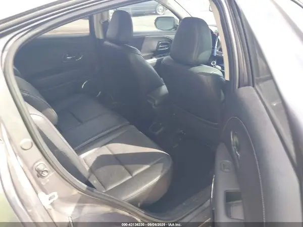3CZRU5H70JM701057 2018 HONDA HR-V - Image 8