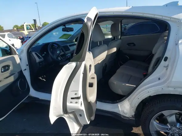 3CZRU5H71HM703927 2017 HONDA HR-V - Image 8