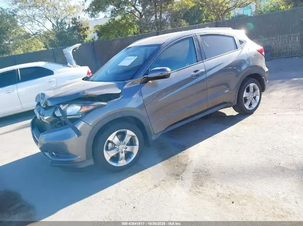 3CZRU5H71HM725975 2017 HONDA HR-V - Image 2
