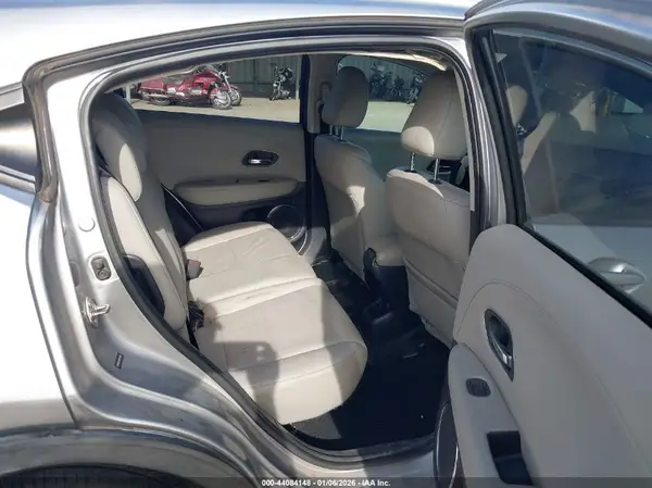 3CZRU5H72HM702687 2017 HONDA HR-V - Image 8
