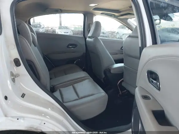 3CZRU5H72KM715754 2019 HONDA HR-V - Image 8