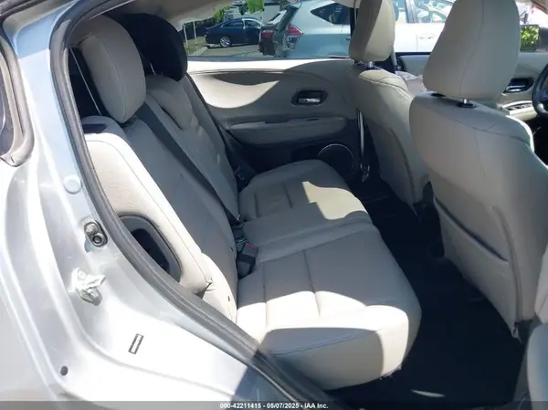 3CZRU5H73HM715643 2017 HONDA HR-V - Image 8