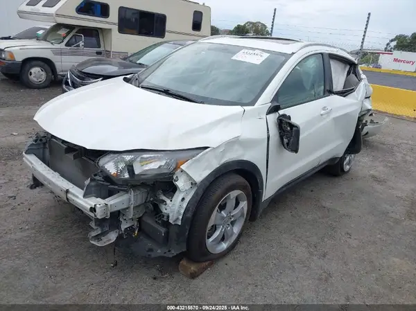 3CZRU5H77HM703950 2017 HONDA HR-V - Image 2