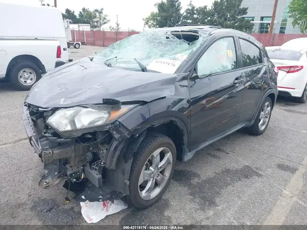 3CZRU5H77HM709909 2017 HONDA HR-V - Image 2