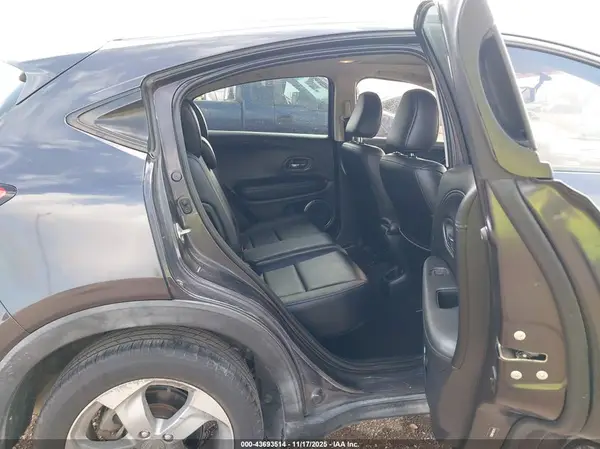 3CZRU5H77HM727472 2017 HONDA HR-V - Image 8
