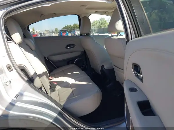 3CZRU5H78HM702693 2017 HONDA HR-V - Image 8