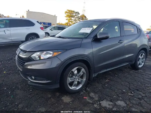3CZRU5H78HM704797 2017 HONDA HR-V - Image 2
