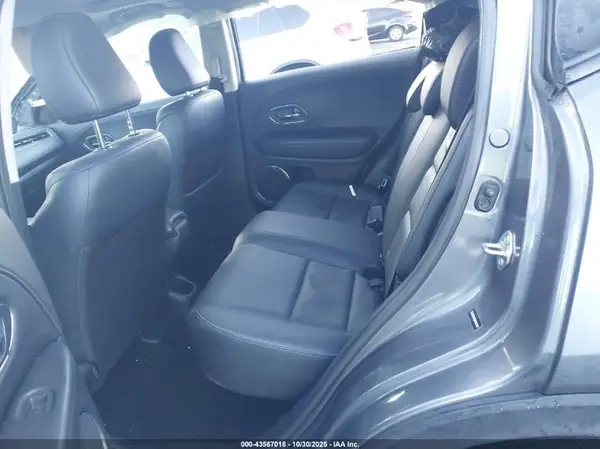3CZRU5H78HM704797 2017 HONDA HR-V - Image 8