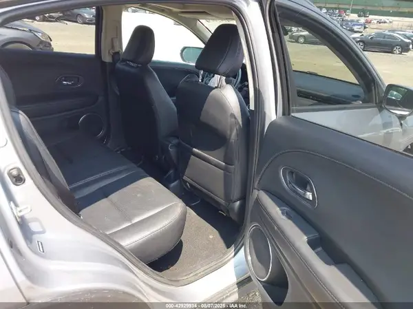 3CZRU5H78KM712597 2019 HONDA HR-V - Image 8