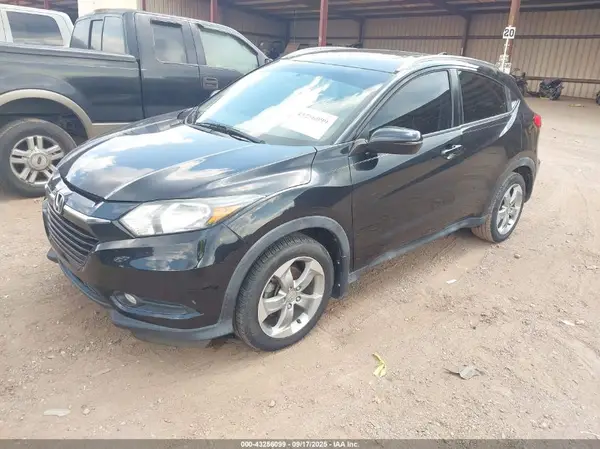 3CZRU5H7XHM700850 2017 HONDA HR-V - Image 2