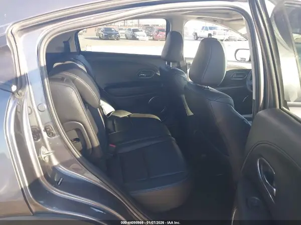 3CZRU5H7XHM715056 2017 HONDA HR-V - Image 8
