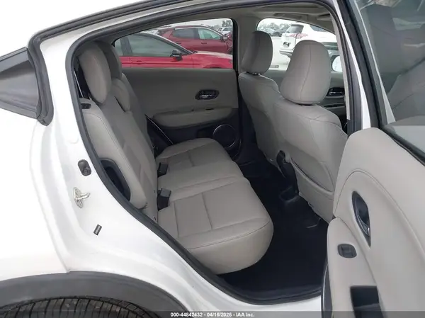 3CZRU5H7XJM708565 2018 HONDA HR-V - Image 8