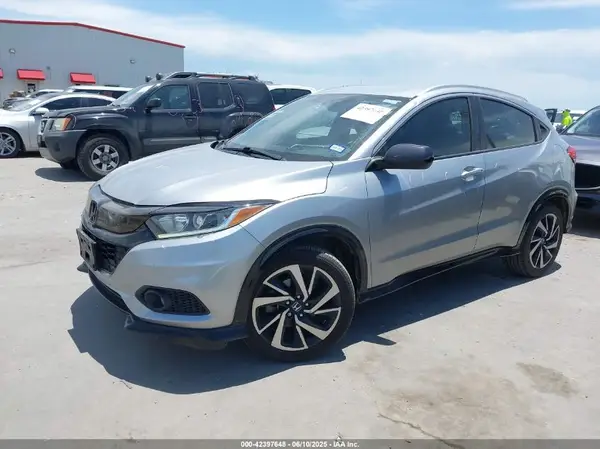 3CZRU6H10KG702050 2019 HONDA HR-V - Image 2