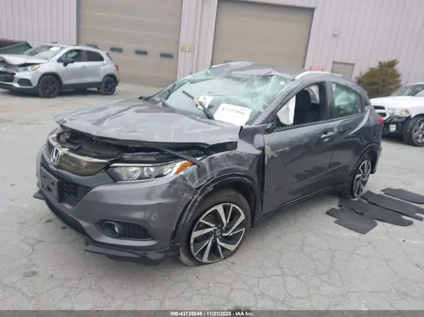 3CZRU6H11KG706897 2019 HONDA HR-V - Image 2