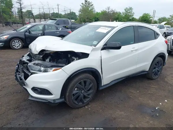 3CZRU6H12MM721137 2021 HONDA HR-V - Image 2