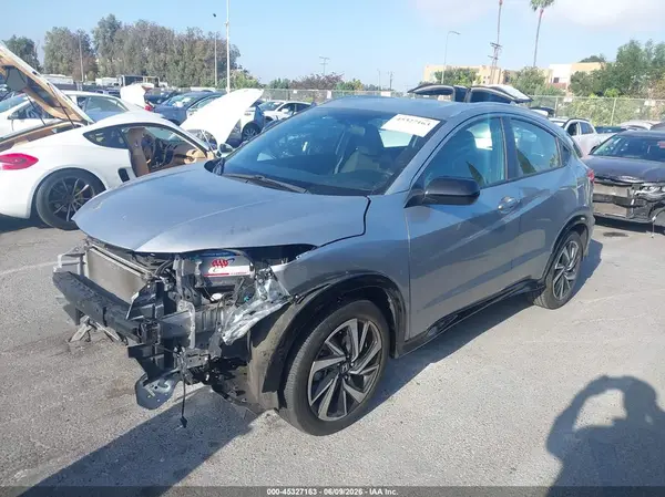 3CZRU6H13KG702057 2019 HONDA HR-V - Image 2
