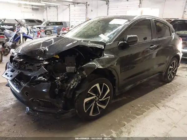 3CZRU6H13KG709557 2019 HONDA HR-V - Image 2