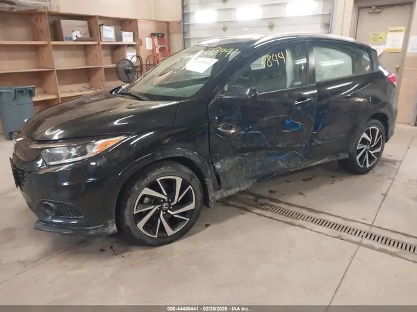 3CZRU6H13KG733566 2019 HONDA HR-V - Image 2