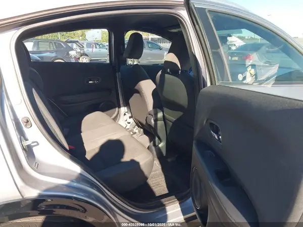 3CZRU6H13KG734748 2019 HONDA HR-V - Image 8
