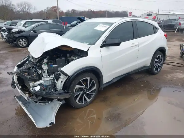 3CZRU6H13KM705493 2019 HONDA HR-V - Image 2